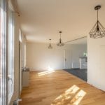 rénovation surélévation maison parquet bois suspension plafond fenêtre peinture pièce lumineuse Toulouse