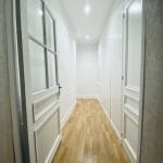 rénovation maison couloir chambre peinture porte moulurée parquet bois Audruicq