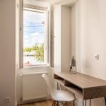 rénovation d'une maison à Rezé : zoom sur le bureau dans une chambre rénovée