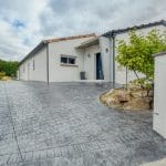 entrée avec casquette en béton devant - extension maison à Paulhac