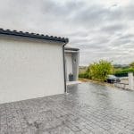 Vue de la casquette de béton à l'entrée - extension maison à Paulhac