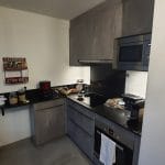 Pose de la cuisine - rénovation d'un appartement à Lille