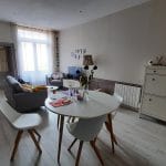 Salon et cuisine après travaux - rénovation d'un appartement à Cluny