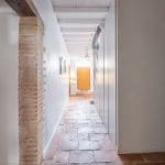 Couloir - rénovation d'une maison à Pechbonnieu