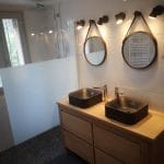 Salle de bain rénovée - rénovation d'une maison à Antibes