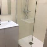 Cabine de douche et vasque - rénovation d'une salle de bain à Carcassonne
