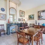 Salle à manger avec cheminée - rénovation et création de deux appartements à Sète à Sète