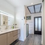 Deuxième salle de bain rénovée - rénovation et transformation d'un appartement en 2 logements à Sète