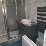 Douche et vasque posées - rénovation d'une salle de bain à Angoulême