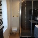 Nouvelle douche et wc suspendus - Rénovation d’une salle de bain à Merlevenez