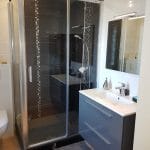 Douche et vasque posées - Rénovation d’une salle de bain à Merlevenez