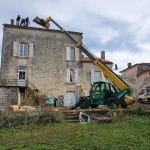 Engin de chantier - rénovation toiture Saint-Même-les-Carrières