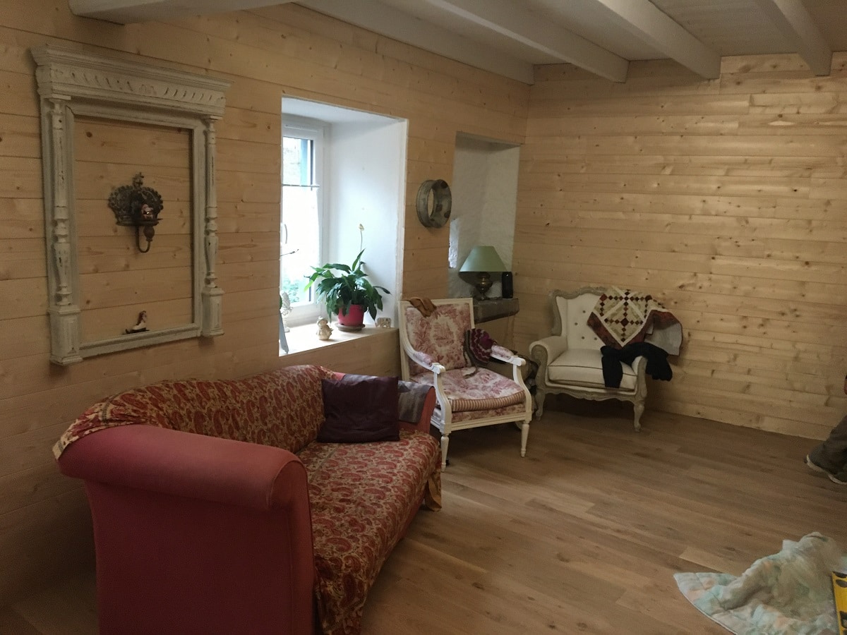 Aménagement d’un salon dans une maison ancienne d’un hameau de Miraval-Cabardès (11)