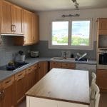 Cuisine avec îlot central - rénovation d'une maison à Montigny Le Bretonneux