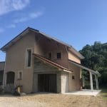 Vue générale de la maison avec l'extension en cours de finition - Construction d'une extension garage à Grésivaudan en Isère