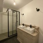 Salle de bain rénovée - rénovation d'un appartement à Champs-sur-Marne