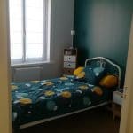 Peinture bicolore dans une chambre : blanc et bleu canard Murs avant travaux - rénovation des chambres à Pérenchies