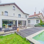 Vue sur la piscine - rénovation extension de maison à Toulouse