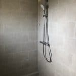 Douche spacieuse - rénovation d'une maison à Montigny Le Bretonneux