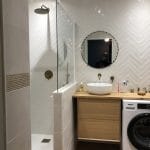 Douche avec vasque et machine à laver - rénovation d'un appartement à Grenoble