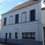 Façade rénovée avec nouvelles menuiseries extérieures - rénovation complète d'une maison à Leforest dans le Pas-de-Calais