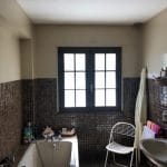 Salle de bain avant travaux - rénovation d'une salle de bain à Garancière (78)