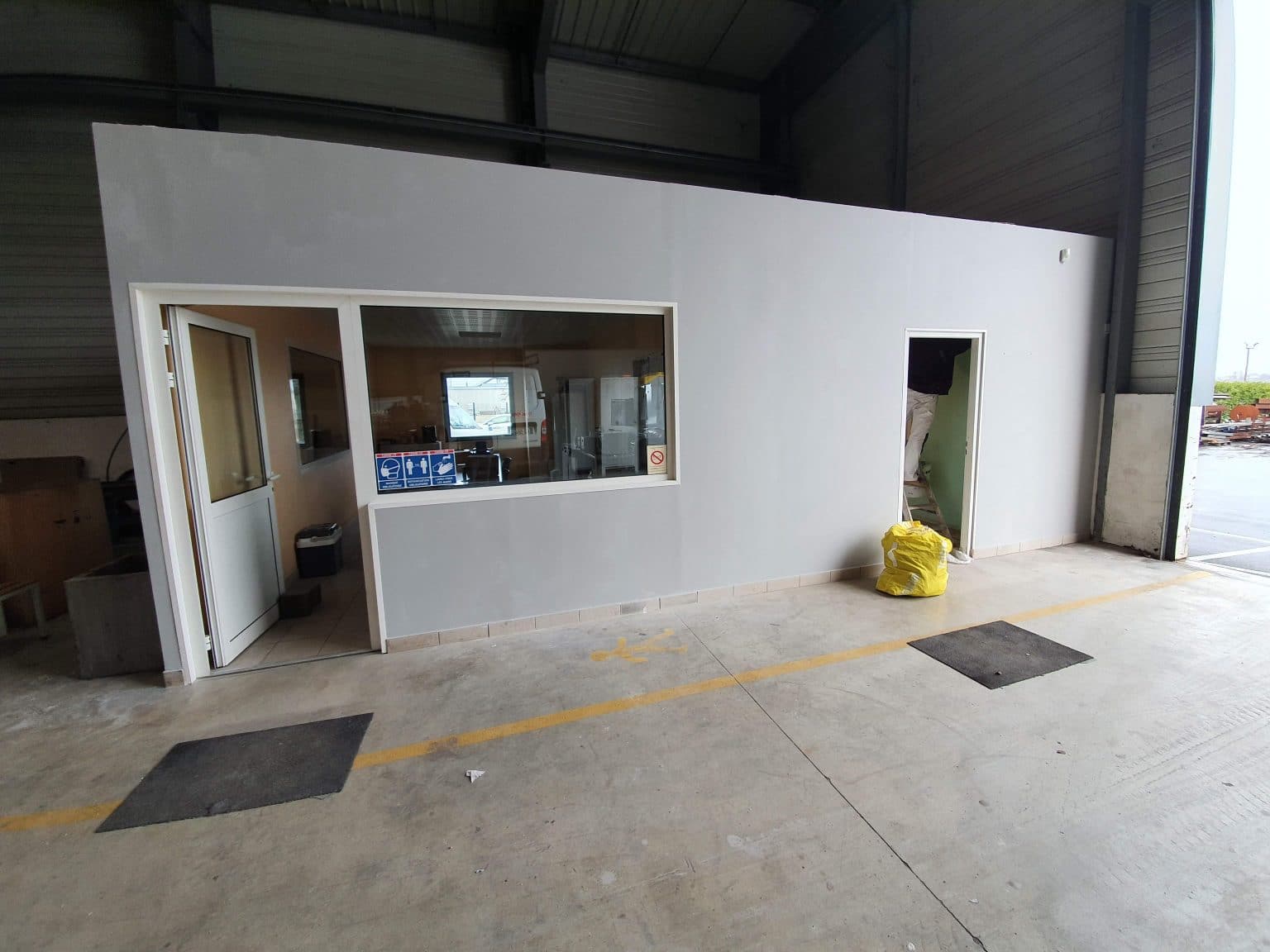 Rénovation d’un local professionnel à Merpins (16)