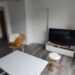 Salon avec accès à l'une des chambres - rénovation d'un appartement à Lille en vue d'une mise en location