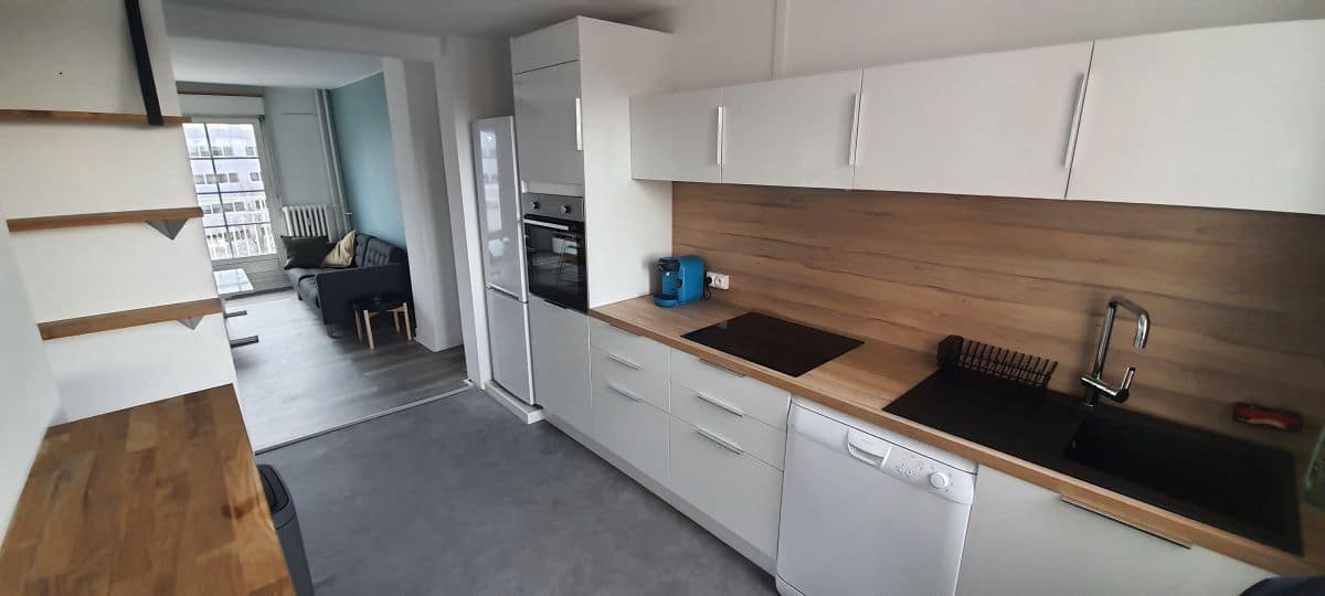 Cuisine aménagée très fonctionnelle - rénovation d'un appartement à Lille en vue d'une mise en location