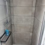 Douche dans chaque salle de bain - rénovation d'un appartement à Lille en vue d'une mise en location