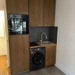 Zoom sur la cuisine aménagée sur mesure - Rénovation d'un appartement à Neuilly-sur-Seine