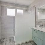 Salle de bain avec douche à l'italienne - Rénovation complète d'une maison près de Strasbourg