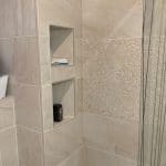 Deux niches crées dans la douche - Rénovation de deux salles de bain à Rueil-Malmaison