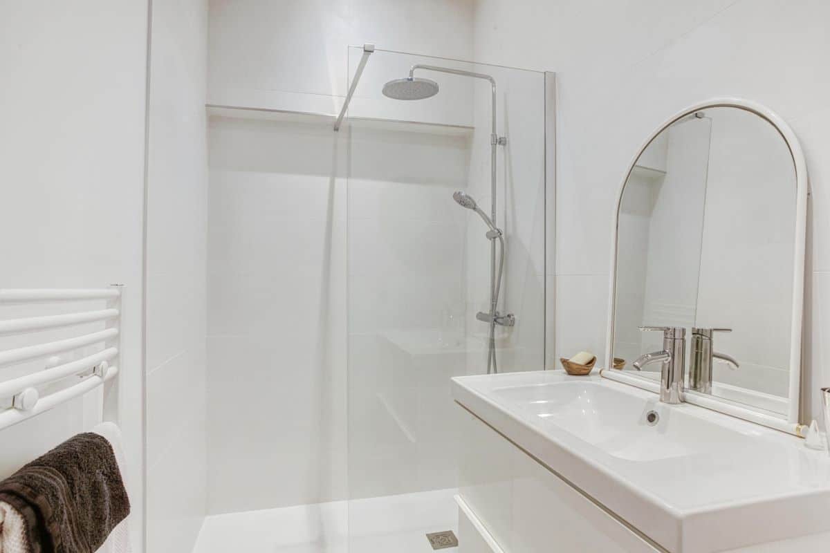 Salle de bain rénovée - rénovation d'un appartement à Lyon