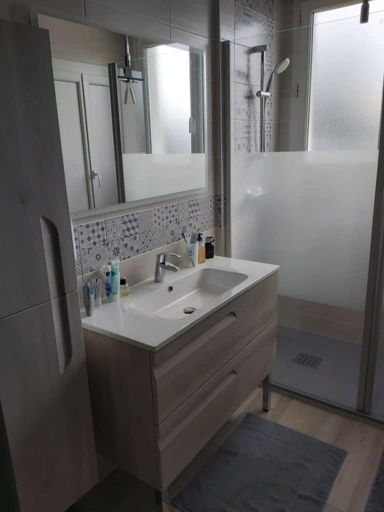Nouvelle salle de bain - rénovation partielle d'une maison à Niort