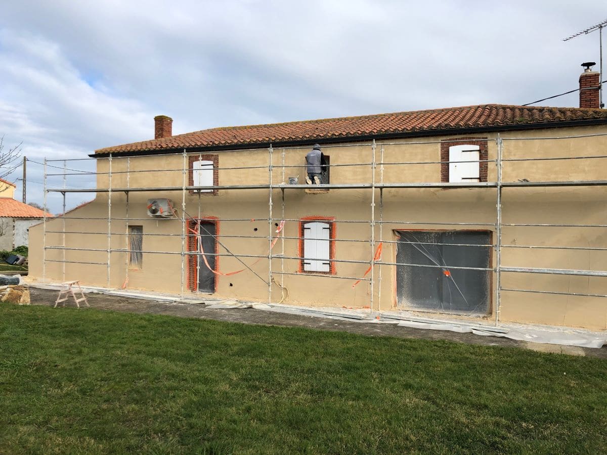 Rénovation façade d’une maison à Aizenay (85)