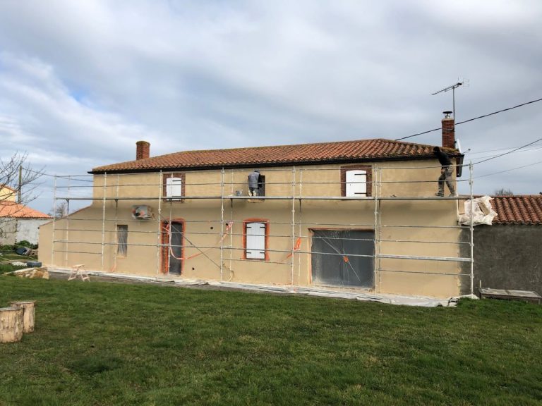 Rénovation façade d’une maison à Aizenay (85)