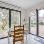 Bureau avec vue sur le jardin - extension de maison à Moyvillers dans l'Oise par illiCO travaux