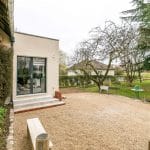 Vue de l'extension depuis le côté du jardin - extension de maison à Moyvillers dans l'Oise par illiCO travaux