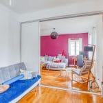 Au rez-de-chaussée chambre avec paroi amovible - rénovation d'une maison à Strasbourg en deux appartements