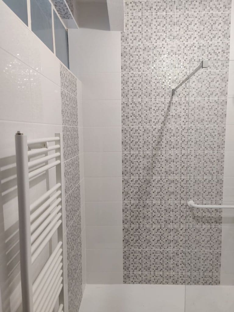 Nouvelle douche et WC PMR - rénovation partielle d'un appartement à Brest