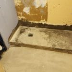 Bac de douche en cours de travaux - rénovation de salle de bain au Kremlin Bicêtre