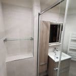 Création de l'espace WC à côté de la douche - rénovation de salle de bain au Kremlin Bicêtre