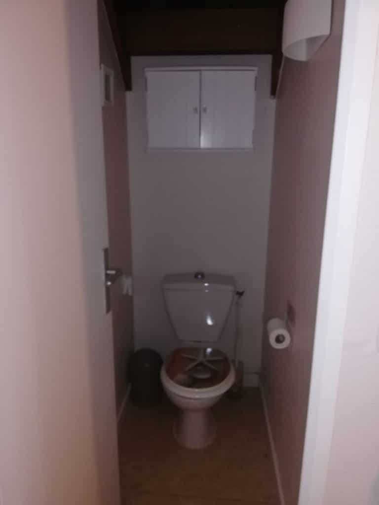 Ancien WC - rénovation de salle de bain à La Rochelle