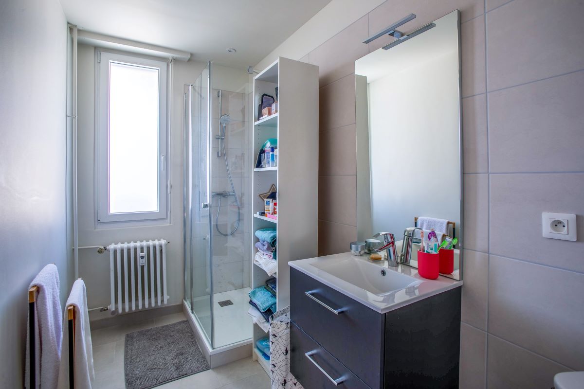 Salle de bain rénovée - Rénovation d'un appartement dans l'hypercentre de Strasbourg