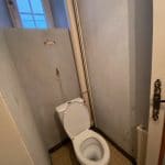 WC avant travaux - Rénovation salle de bain à Hennebont