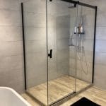 Vaste douche à l'italienne - Rénovation d'une salle de bain à Arcins