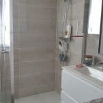 Salle de bain rénovée, plus lumineuse et dans un style contemporain - Rénovation de la salle de bain dans un appartement à Saint Brieuc