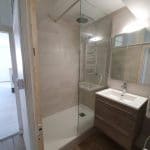 Salle de bain rénovée - Rénovation d'un studio à Ruffec par illiCO travaux