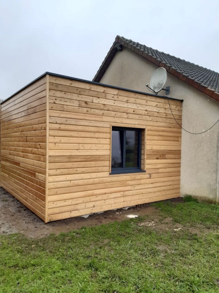 Création d'une extension bois à toit plat à Forêt la Folie dans l'Eure